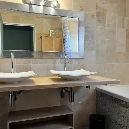 Vila Avec Piscine Au Charme Authentique Et Naturel