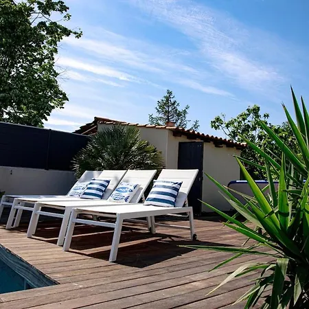 Avec Piscine Au Charme Authentique Et Naturel 别墅