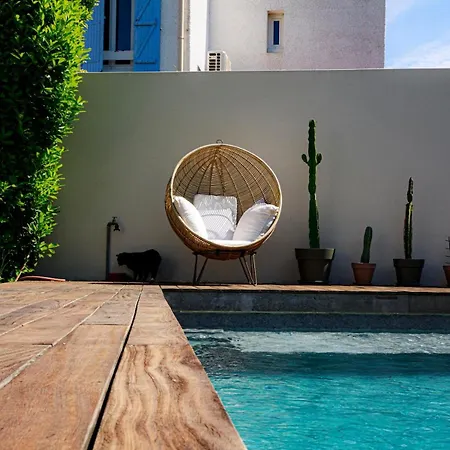 Avec Piscine Au Charme Authentique Et Naturel