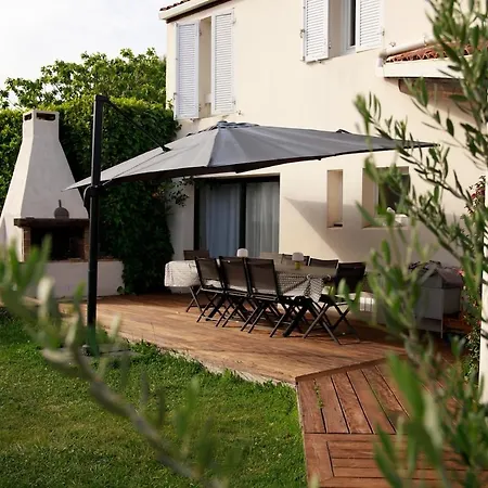 Vila Avec Piscine Au Charme Authentique Et Naturel