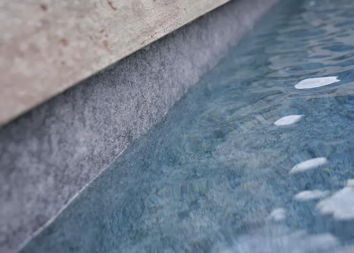 Avec Piscine Au Charme Authentique Et Naturel Villa *