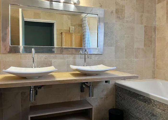 Villa Avec Piscine Au Charme Authentique Et Naturel