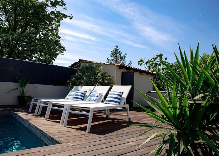 Avec Piscine Au Charme Authentique Et Naturel Villa