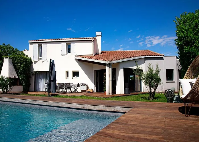Villa Avec Piscine Au Charme Authentique Et Naturel *