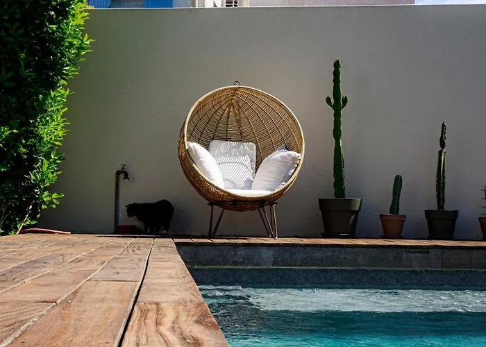 Avec Piscine Au Charme Authentique Et Naturel