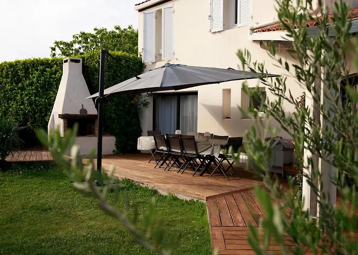 Villa Avec Piscine Au Charme Authentique Et Naturel
